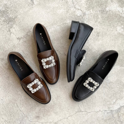 〖 carino 〗ビジューバックルローファー