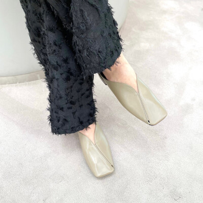〖 carino 〗Vカットラインスクエアトゥミュール