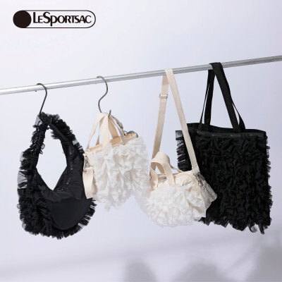 ラッフルが華やかな新コレクション