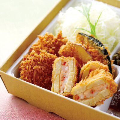 【おすすめのお持ち帰りメニュー】筍と海老の挟みかつとヒレかつ弁当