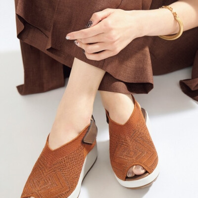 新作サンダルが続々と入荷中！