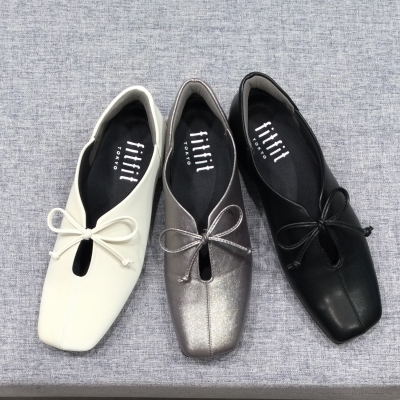 ワイドスクエアトゥのフラットシューズ🌸