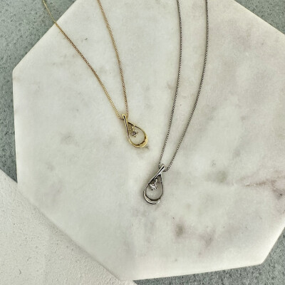 〈CHARMY〉ドロップインダイヤモンドペンダント