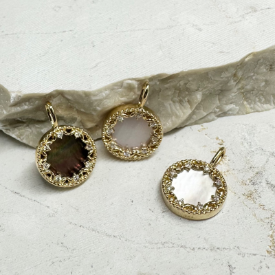 【 CHARMY】《新作》シェルペンダントトップ ― 海が育んだやさしい輝き ―