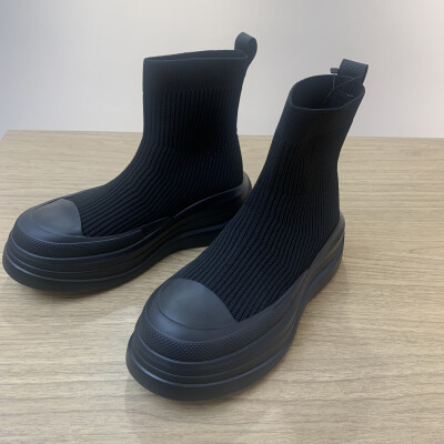 【雨の日も足元からおしゃれに】撥水ブーツのご紹介
